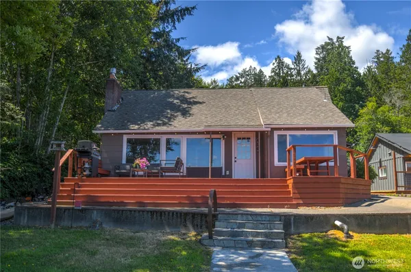 $769,000 | 22492 Highway 101, Shelton, WA 98584