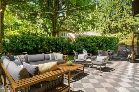 $1,690,000 | 2726 209th Avenue Northeast, Sammamish, WA 98074