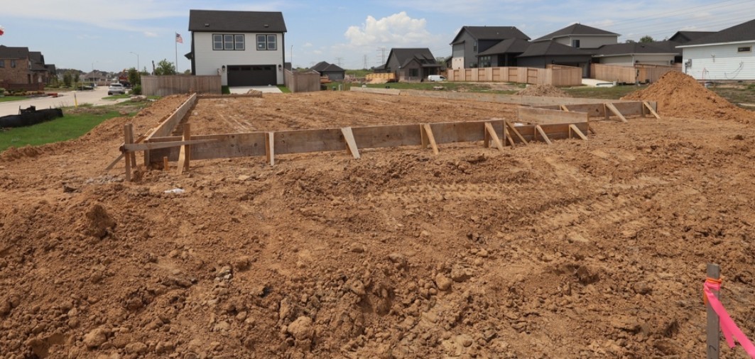 2711 Bramblegate Drive Rosharon, TX 77583 - Photo 3 of 11 Every foundation at DWH is engineered and it’s inspected three times! We do not do “batch” testing. Rest easy knowing your foundation comes with a 10 year warranty.