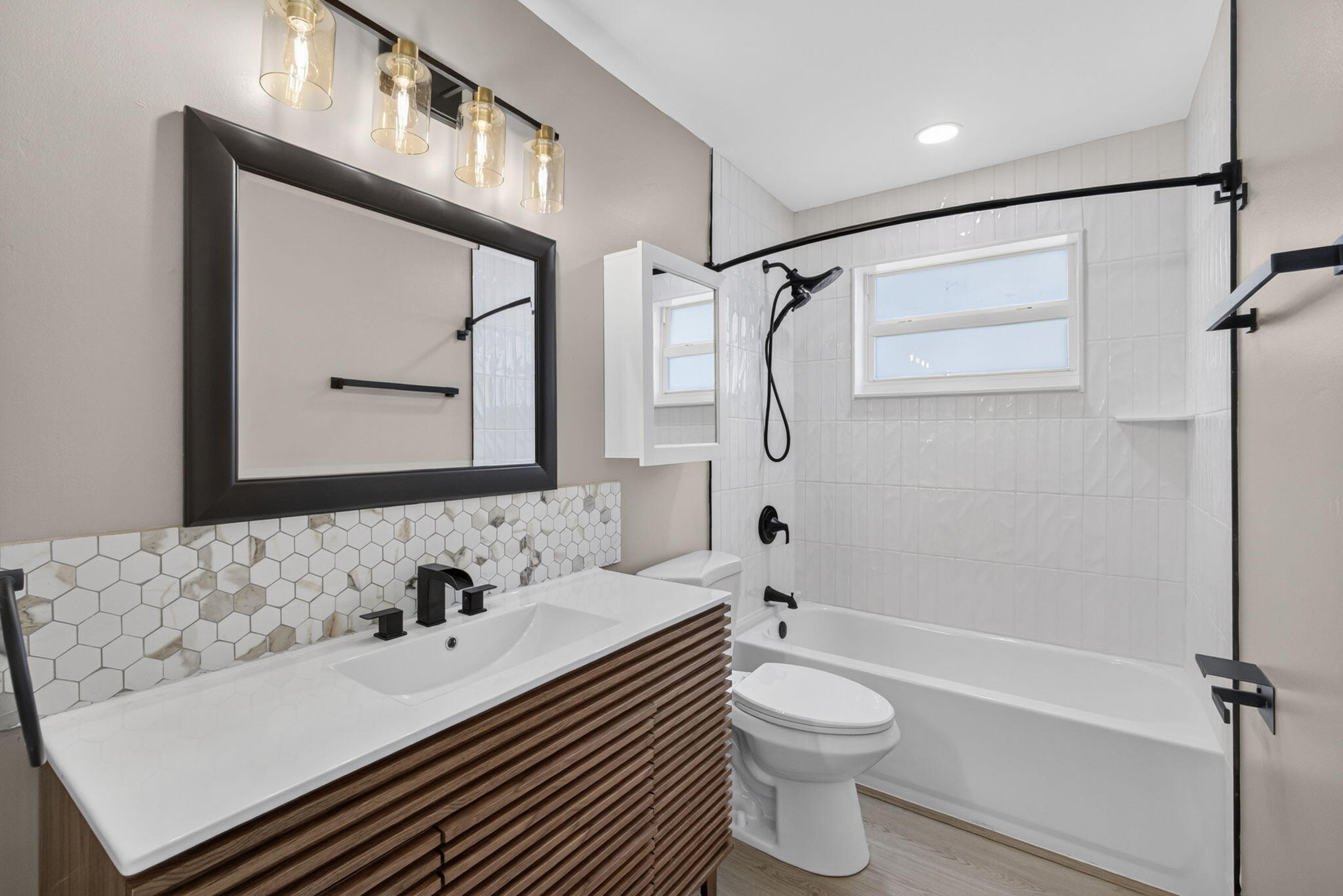 665 West 7th Street Riviera Beach, FL 33404 - Photo 27 of 62 Guest bathroom