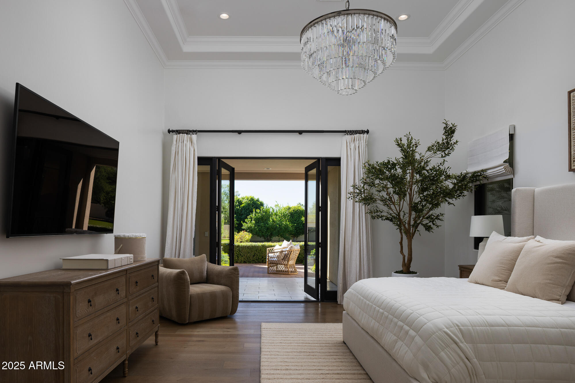 7730 North Mockingbird Lane Paradise Valley, AZ 85253 - Photo 16 of 42 a bedroom with a large bed and a television