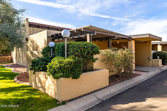 a front view of house with yard