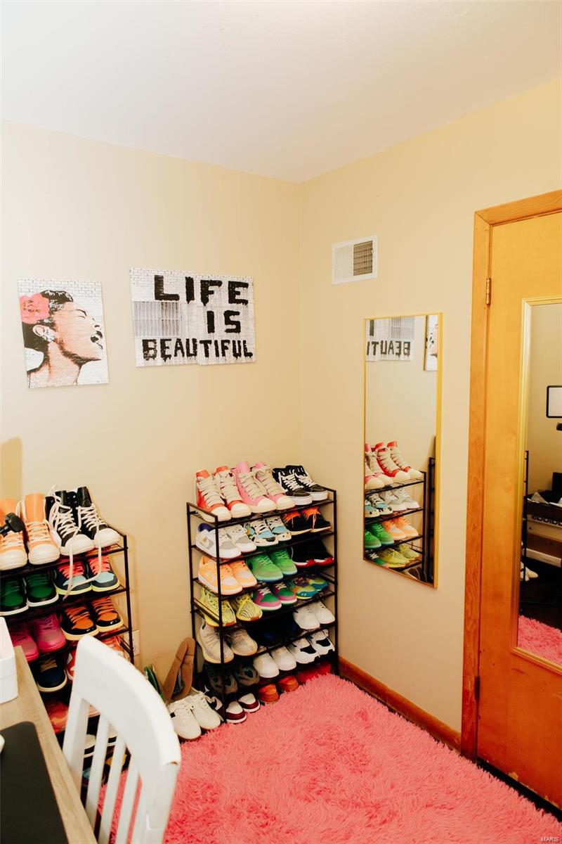 1002 Hutton Place Ferguson, MO 63135 - Photo 17 of 20