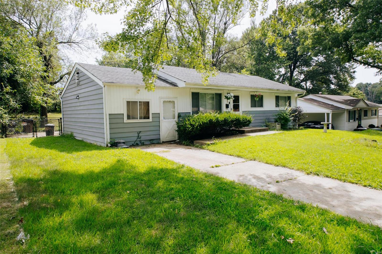 1002 Hutton Place Ferguson, MO 63135 - Photo 2 of 20