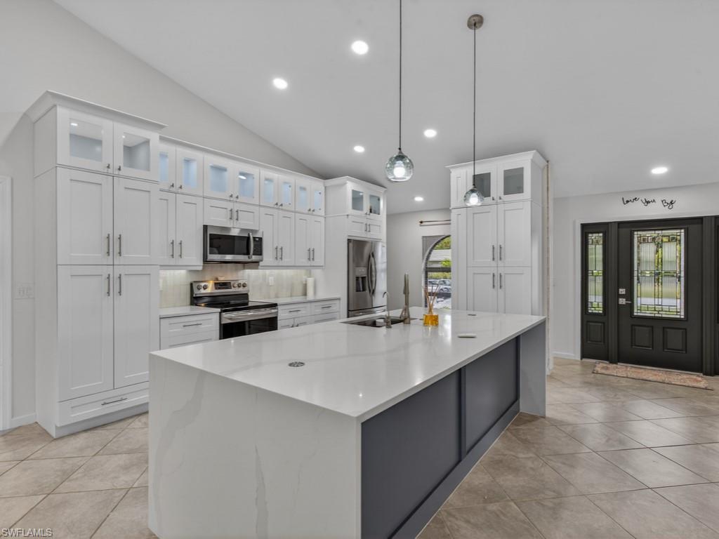 2264 Outrigger Lane Naples, FL 34104 - Photo 3 of 19