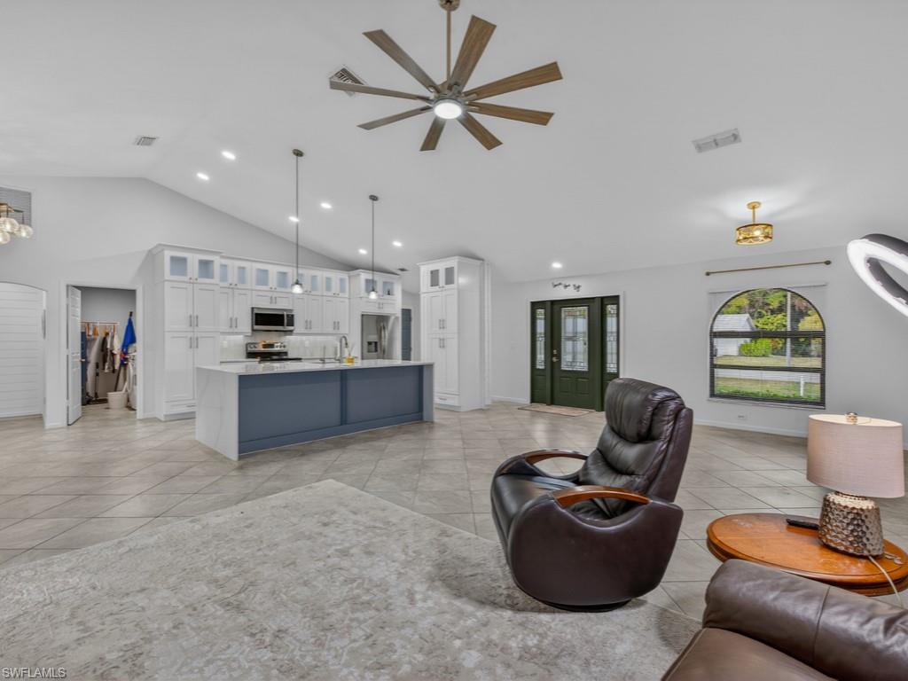 2264 Outrigger Lane Naples, FL 34104 - Photo 4 of 19