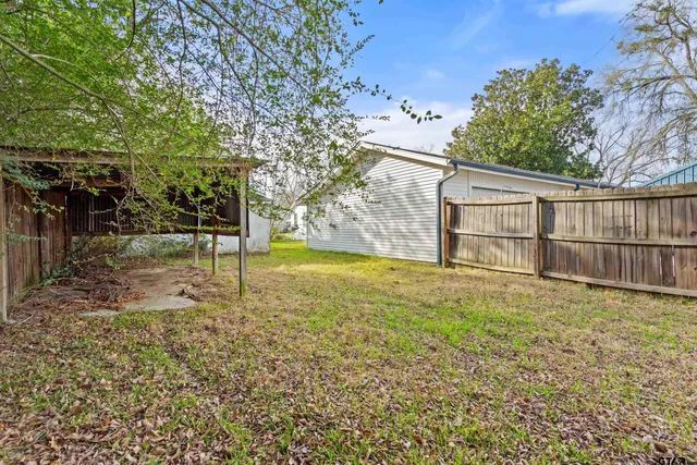 a view of backyard with tree