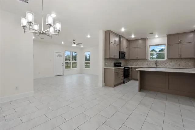 $339,999 | 702 Azalea Street, Waller, TX 77484