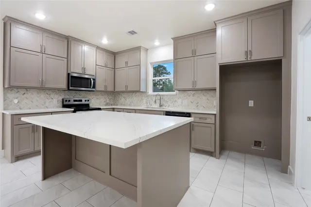 $339,999 | 702 Azalea Street, Waller, TX 77484