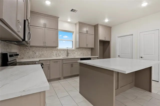 $339,999 | 702 Azalea Street, Waller, TX 77484