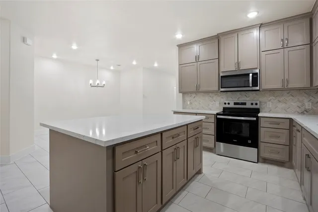 $339,999 | 702 Azalea Street, Waller, TX 77484