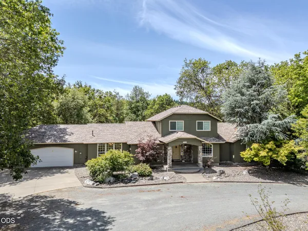 $2,600,000 | 7833 Lower River Road, Grants Pass, OR 97526
