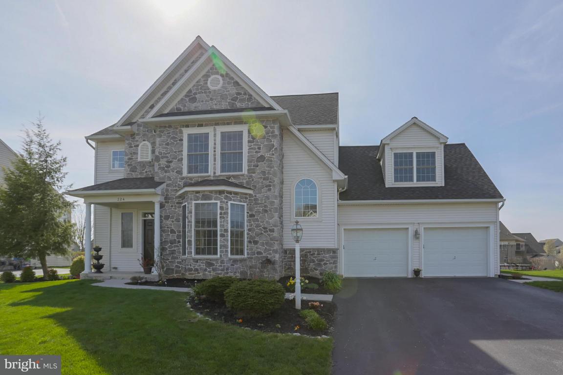 324 Cobblers Court Lititz, PA 17543 - Photo 3 of 44