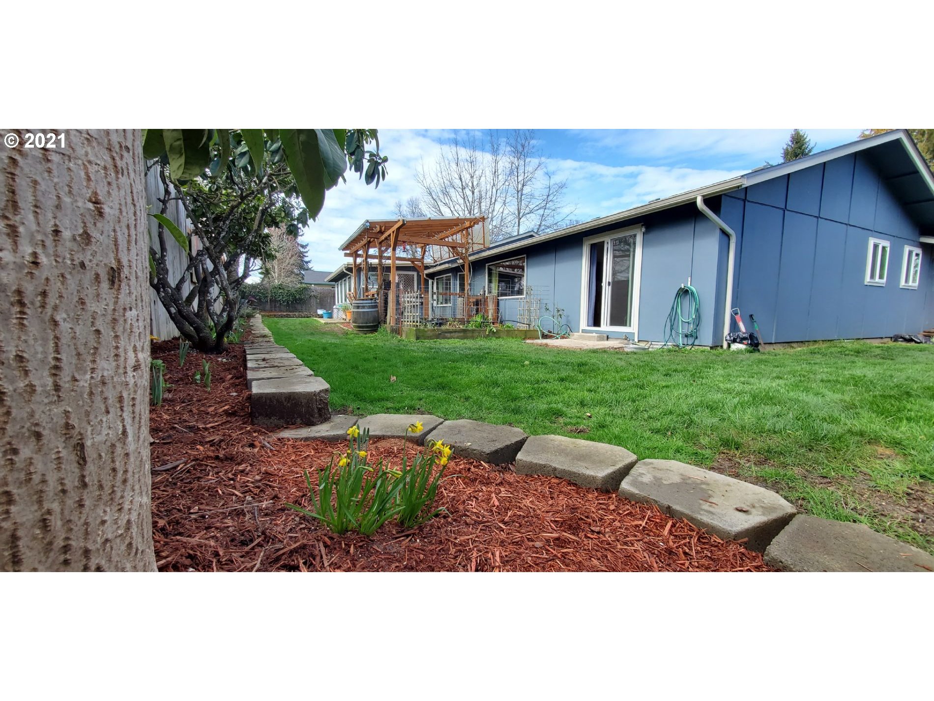 6353 D Street Springfield, OR 97478 - Photo 3 of 16 Gallery Image 3