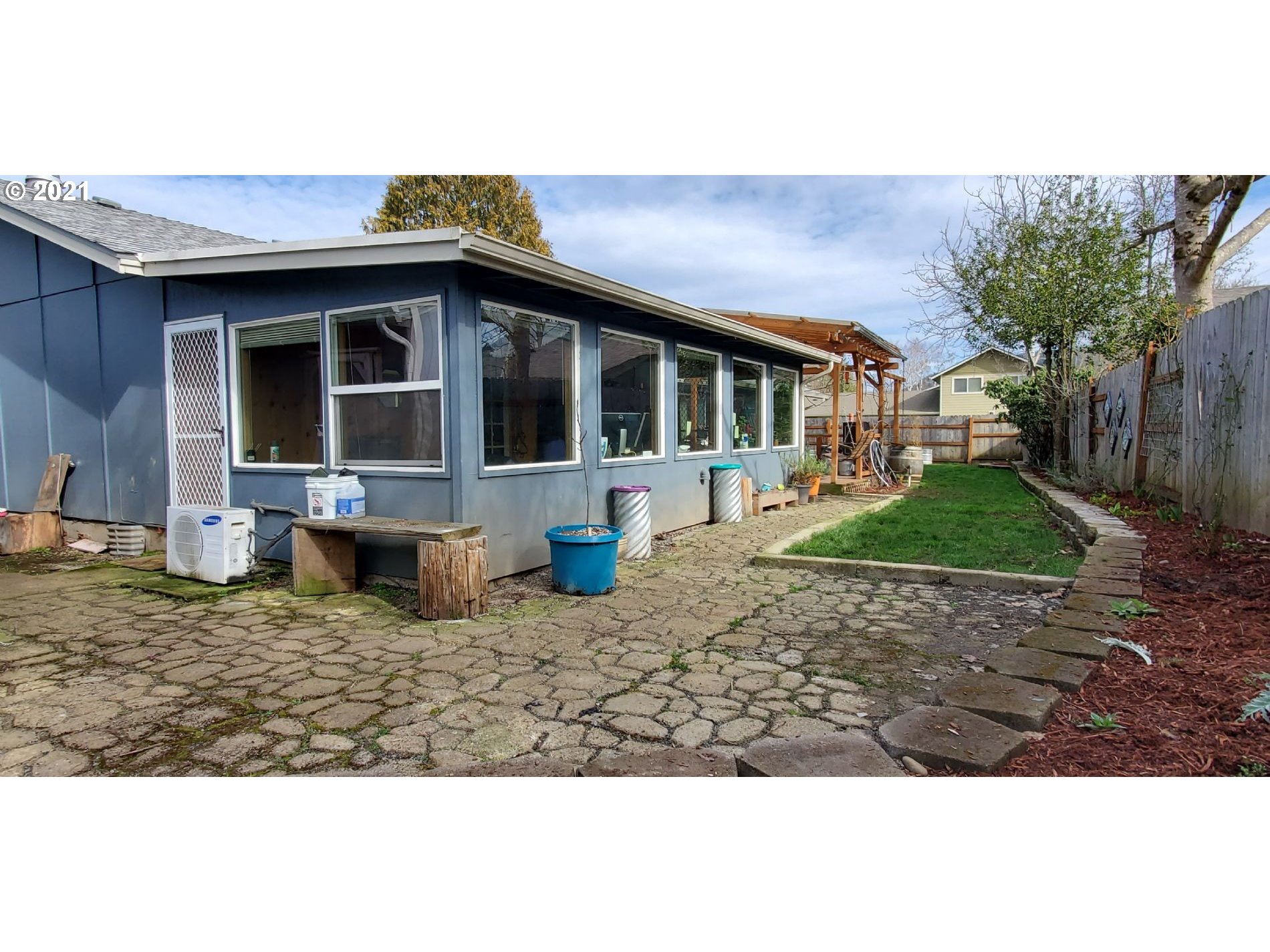 6353 D Street Springfield, OR 97478 - Photo 4 of 16 Gallery Image 4