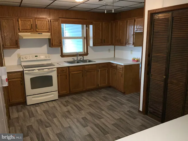 $1,000 | 123 East Spring Street, Frackville, PA 17931