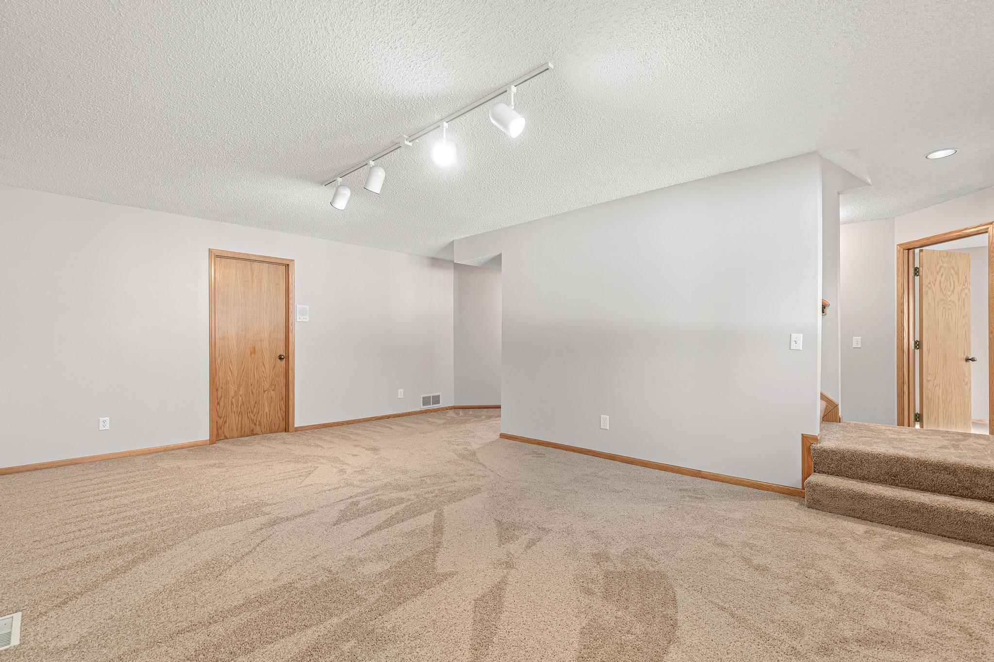 9615 Foley Boulevard Northwest Coon Rapids, MN 55433 - Photo 16 of 25