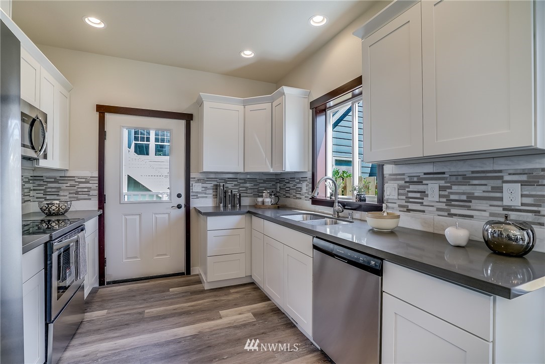 3317 Rucker Avenue, Unit D Everett, WA 98201 - Photo 10 of 21 Gallery Image 10