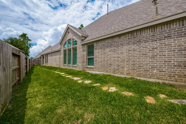 a view of house with backyard