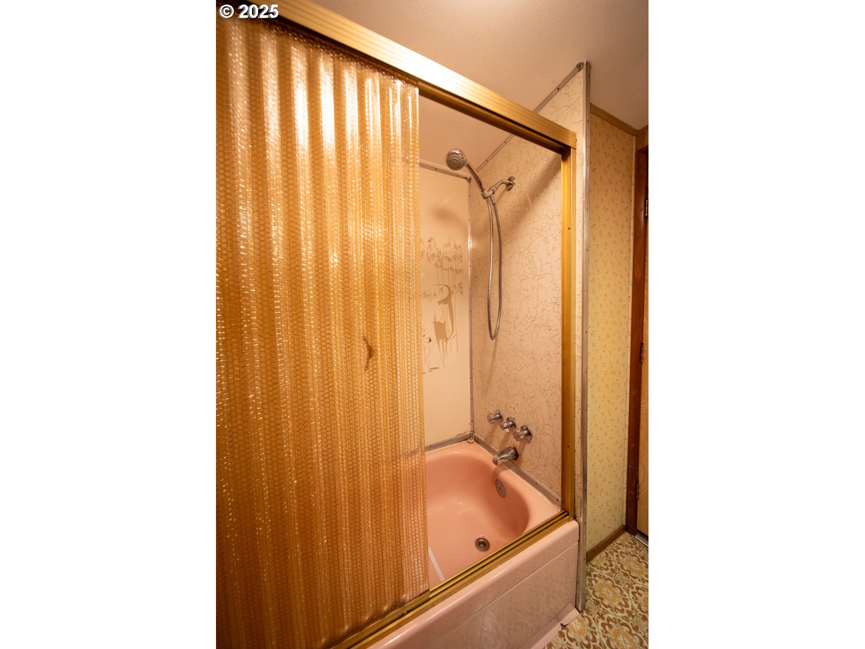 1900 Rowe Street Reedsport, OR 97467 - Photo 14 of 42 Bathroom