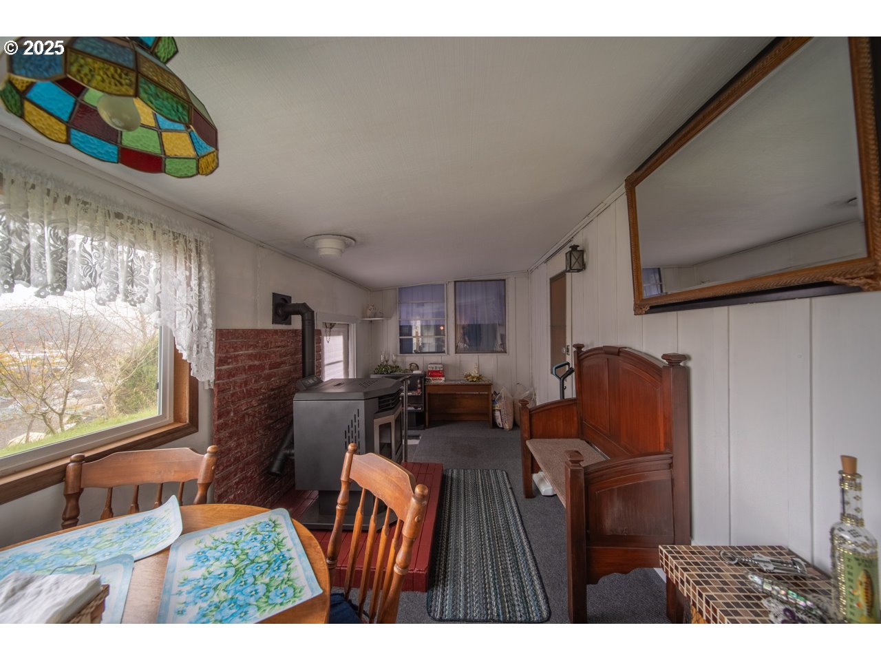 1900 Rowe Street Reedsport, OR 97467 - Photo 17 of 42 Family Room