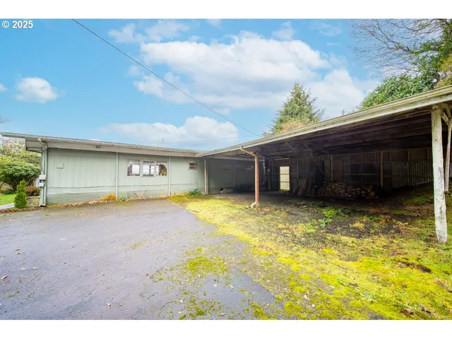 a view of a yard in front of a house