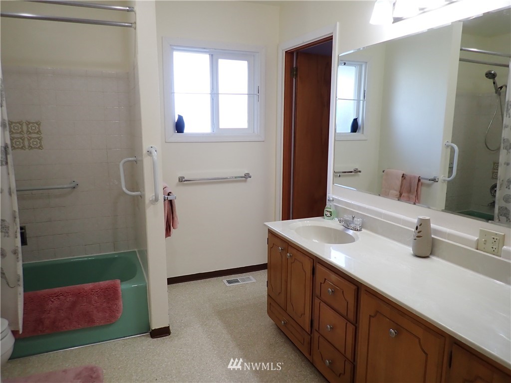 612 F Street Cosmopolis, WA 98537 - Photo 23 of 33 Gallery Image 23