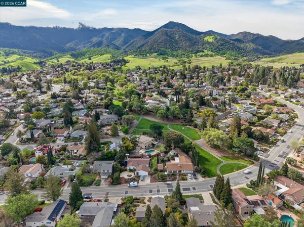 $1,199,000 | 218 Mountaire Circle, Clayton, CA 94517