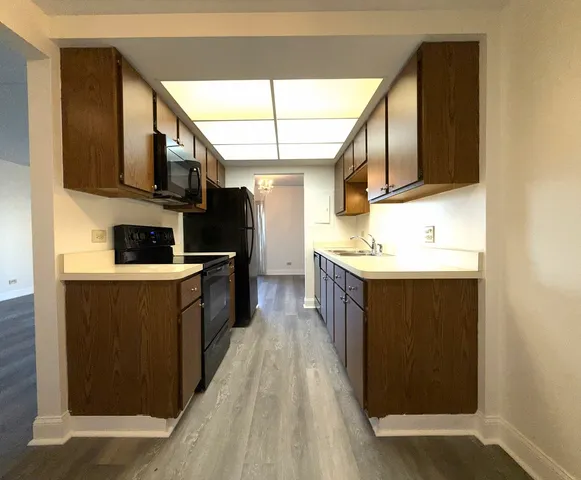 $2,050 | 6340 Americana Drive, Unit 722, Willowbrook, IL 60527