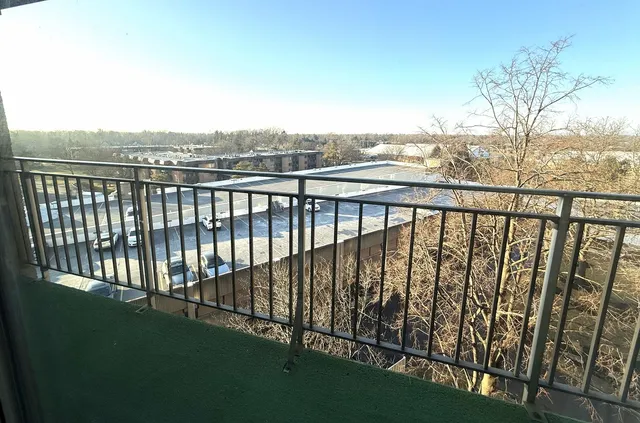 $2,050 | 6340 Americana Drive, Unit 722, Willowbrook, IL 60527