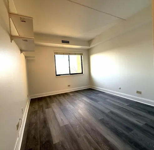 $2,050 | 6340 Americana Drive, Unit 722, Willowbrook, IL 60527