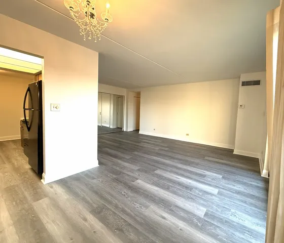 $2,050 | 6340 Americana Drive, Unit 722, Willowbrook, IL 60527