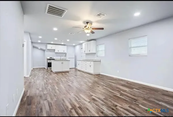 $1,050 | 117 South Emma, Unit B, Bartlett, TX 76511