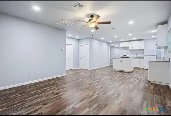 $1,050 | 117 South Emma, Unit B, Bartlett, TX 76511