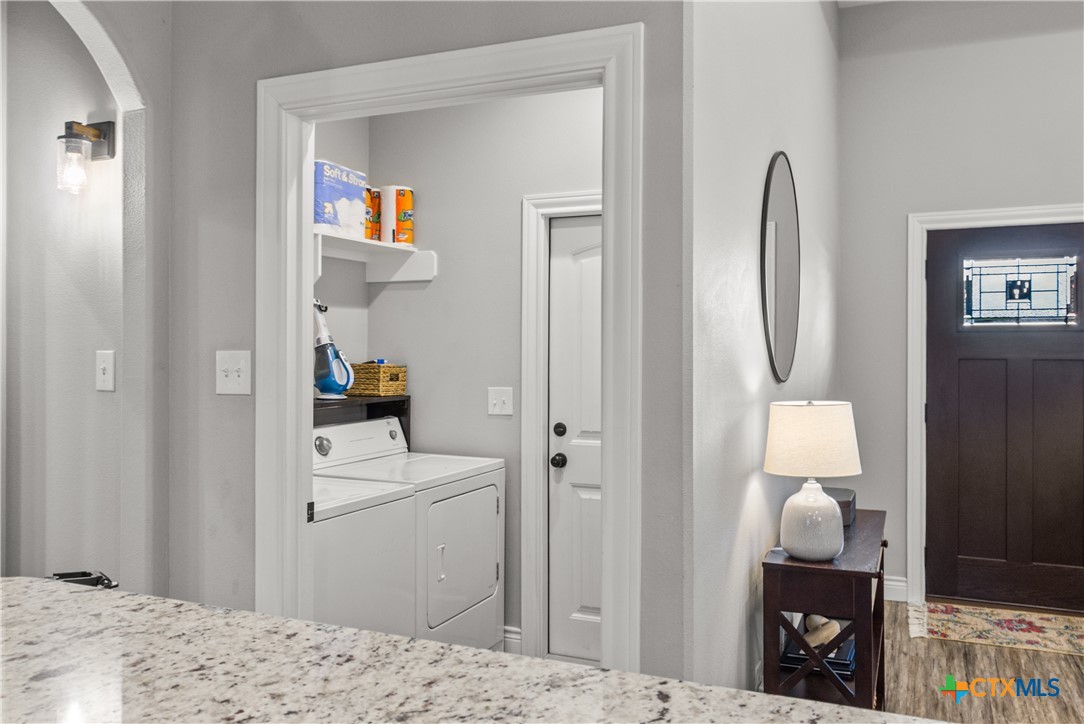 314 Blue Jay Loop Victoria, TX 77905 - Photo 15 of 27 a bedroom with a bed and a mirror