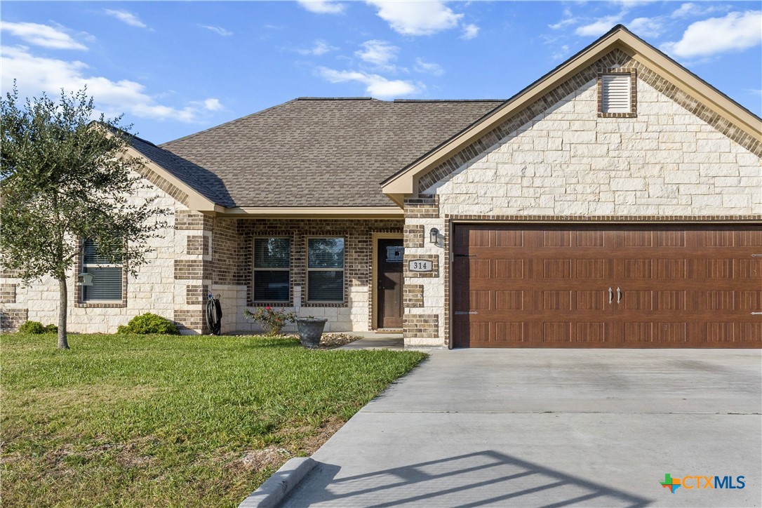 314 Blue Jay Loop Victoria, TX 77905 - Photo 2 of 27 a front view of a house with garden