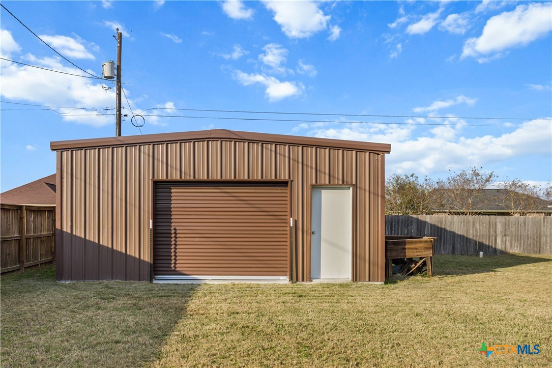 314 Blue Jay Loop Victoria, TX 77905 - Photo 23 of 27 a view of a balcony