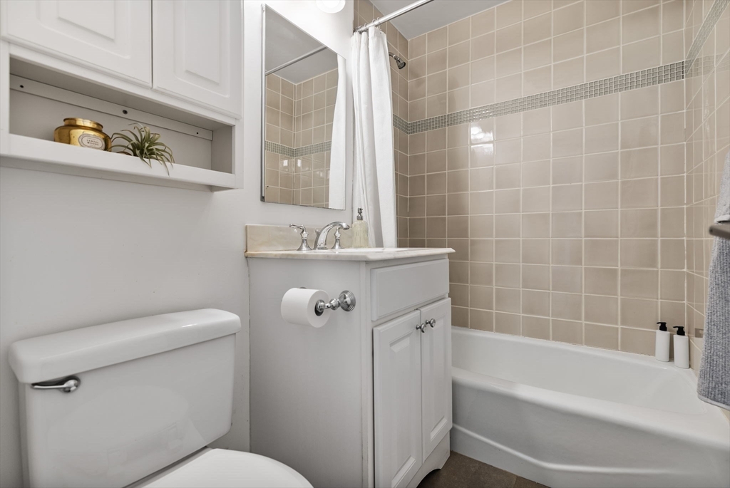 363 Marlborough Street, Unit 5 Boston, MA 02115 - Photo 17 of 23 a bathroom with a sink a toilet and bathtub
