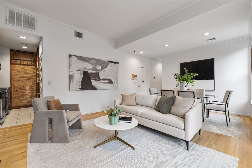 363 Marlborough Street, Unit 5 Boston, MA 02115 - Photo 9 of 23 a living room with furniture and a flat screen tv