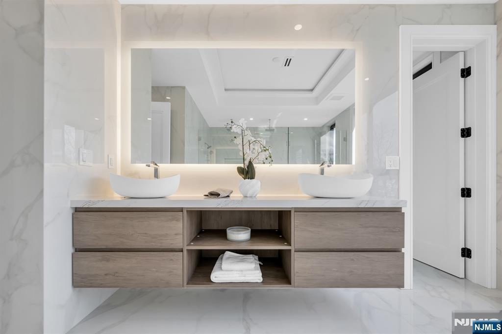 356 Bullard Avenue Paramus, NJ 07652 - Photo 32 of 50 a bathroom with a sink and a mirror
