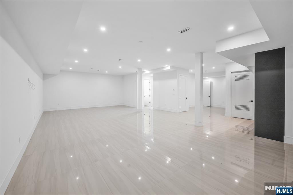 356 Bullard Avenue Paramus, NJ 07652 - Photo 43 of 50 a view of an empty room