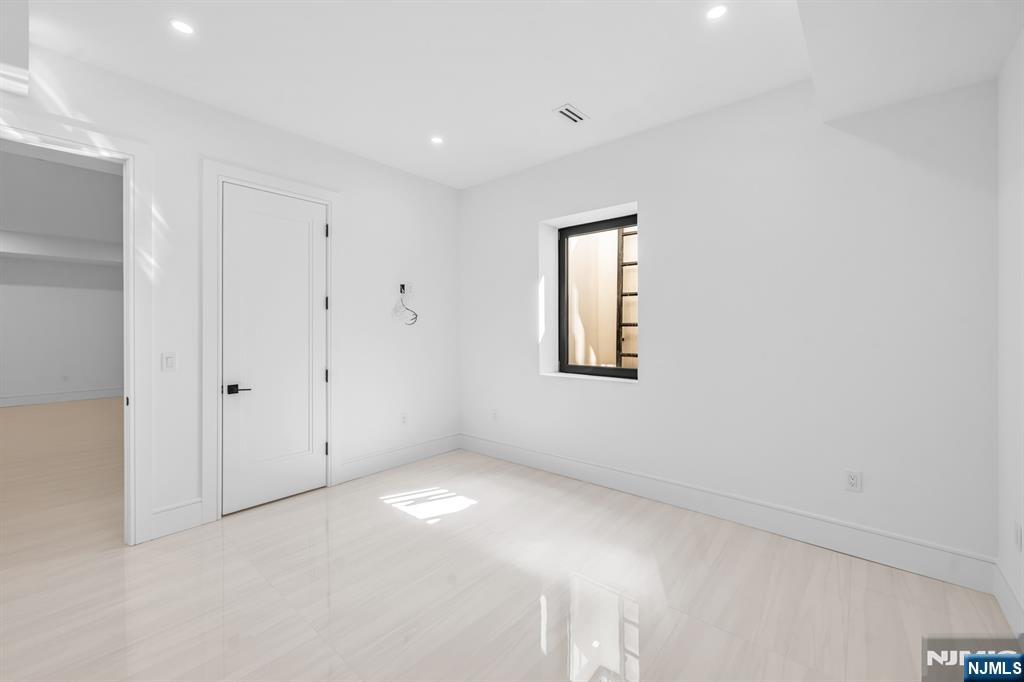 356 Bullard Avenue Paramus, NJ 07652 - Photo 46 of 50 a view of an empty room