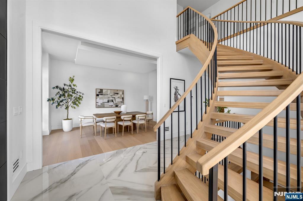 356 Bullard Avenue Paramus, NJ 07652 - Photo 5 of 50 a view of entryway and hall