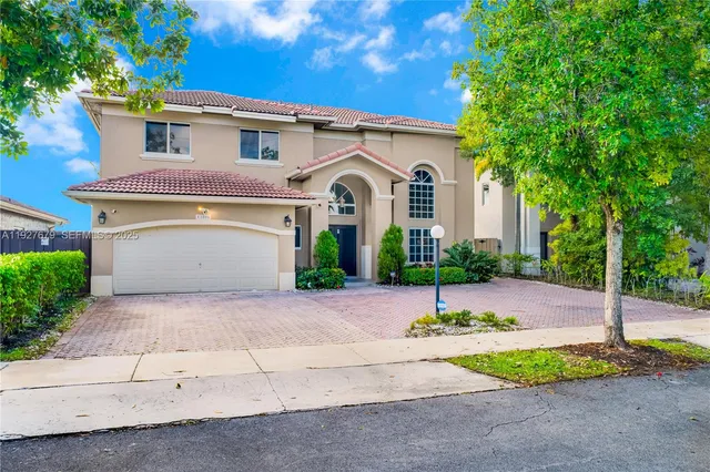 a house view with a outdoor space