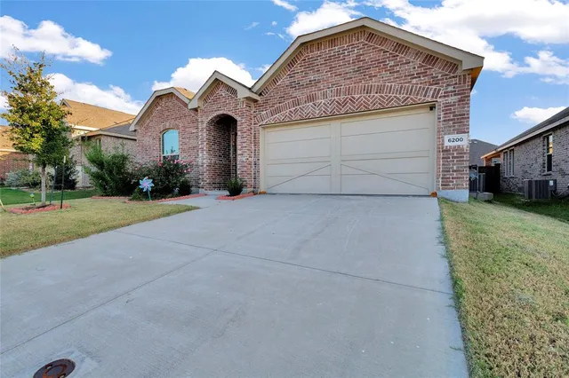 $385,000 | 6200 Daleford Drive, Aubrey, TX 76227