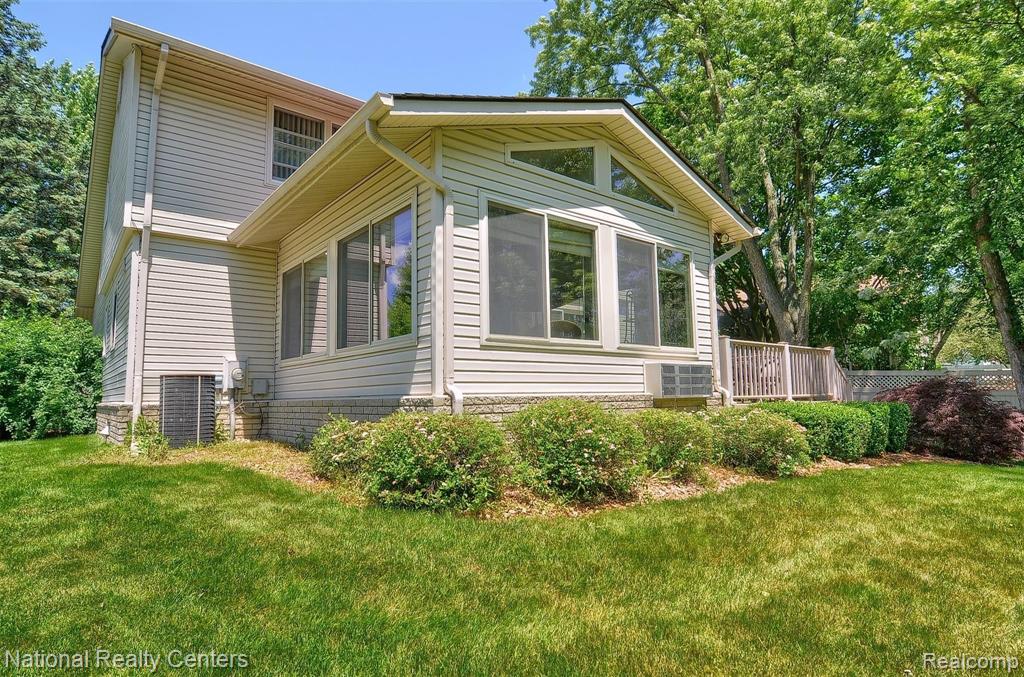 42311 Park Ridge Road Novi, MI 48375 - Photo 5 of 24