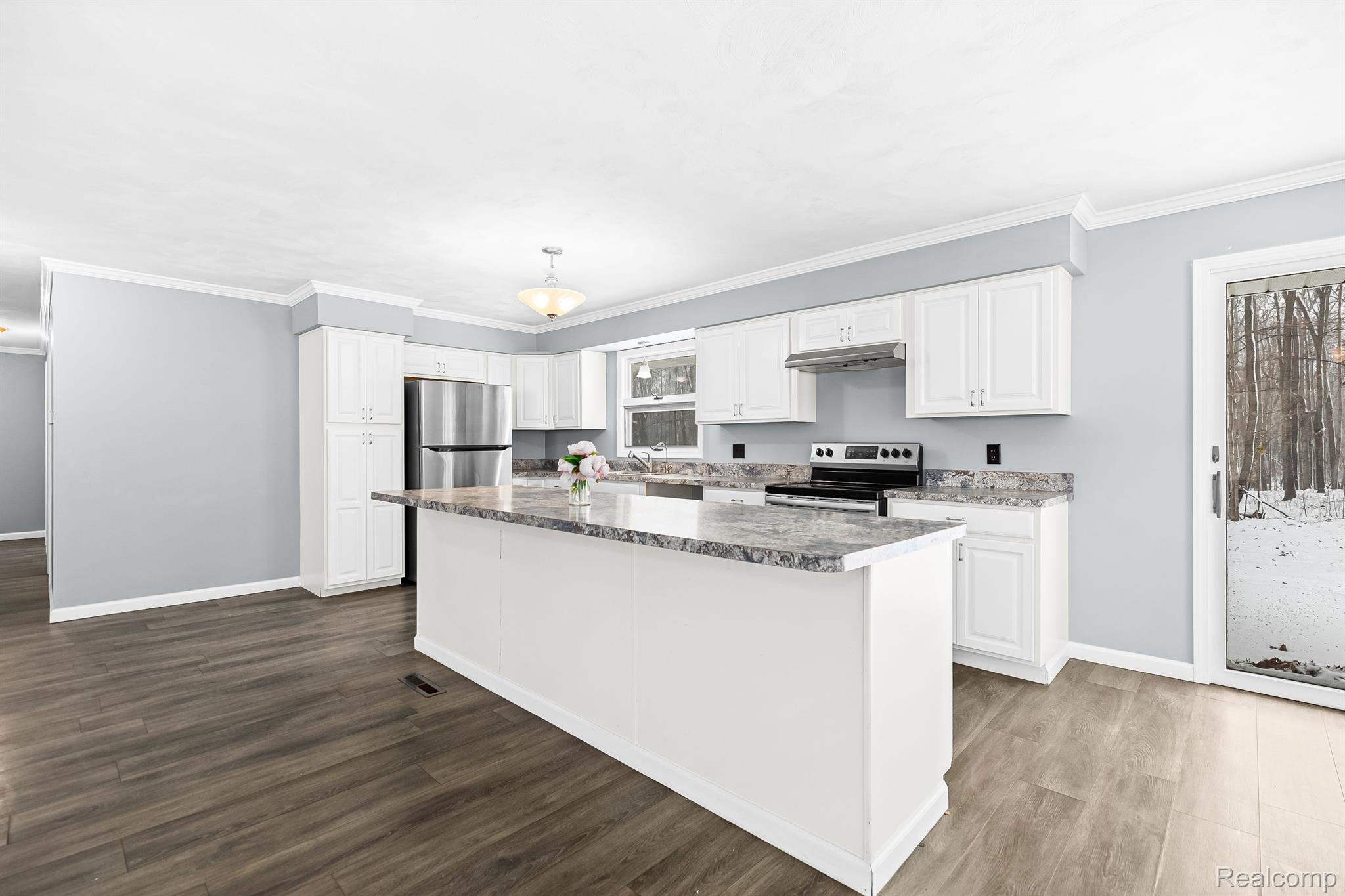 4025 East Howell Road Webberville, MI 48892 - Photo 11 of 37 4025 E Howell Rd - Kitchen
