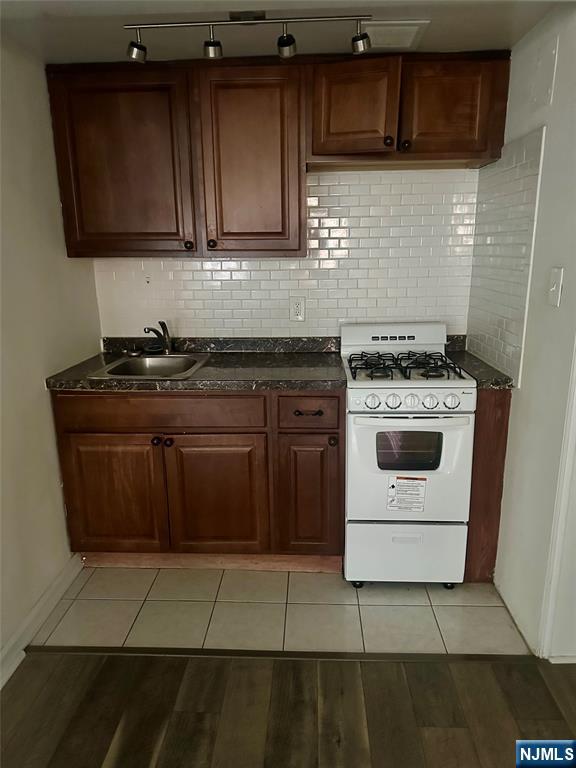 3001 Edwin Avenue, Unit 2E Fort Lee, NJ 07024 - Photo 3 of 7 a kitchen with a stove and a microwave