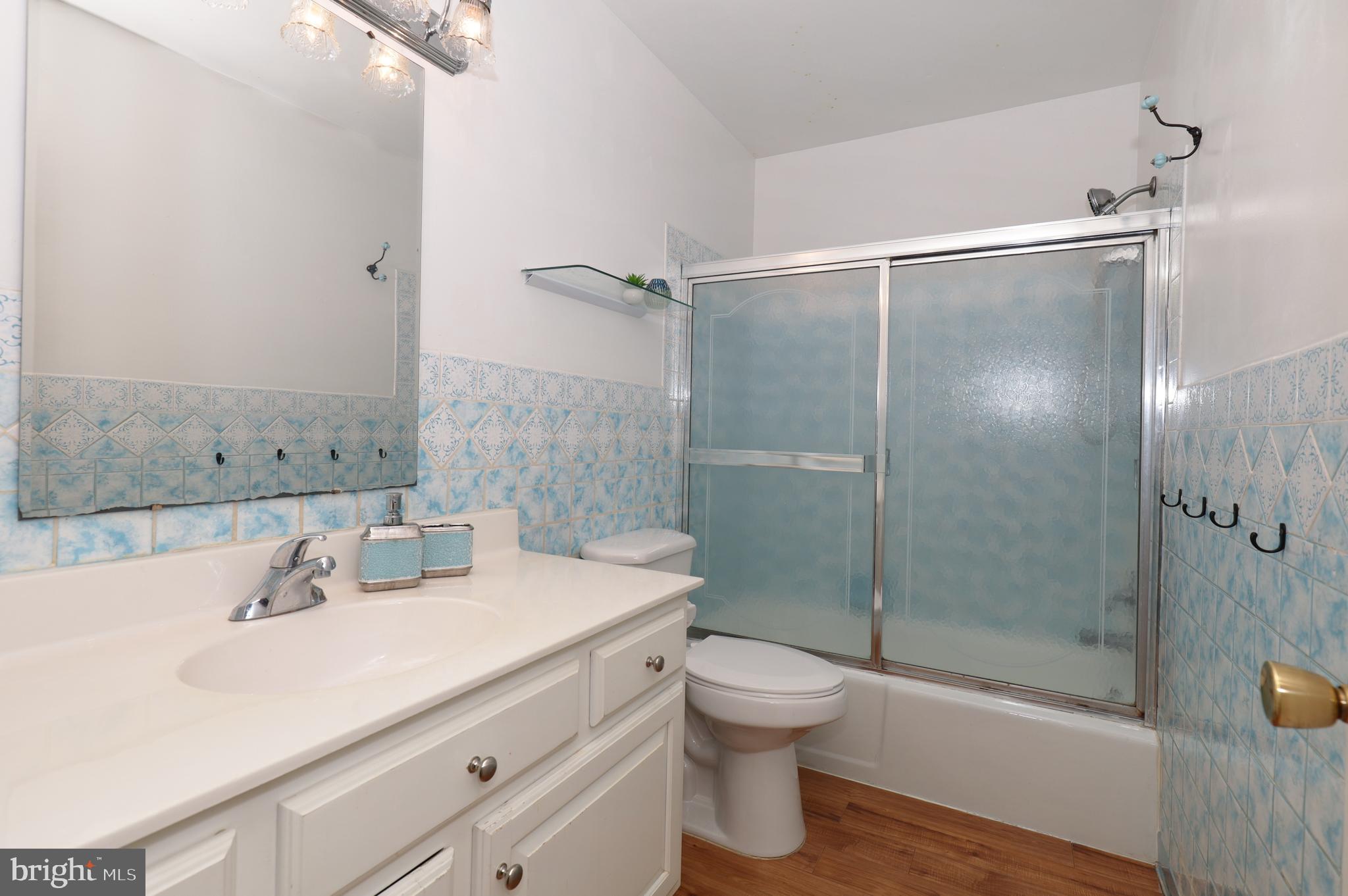 1903 Ridge Road Haymarket, VA 20169 - Photo 29 of 51 Hall bath for bedrooms 3 & 4
