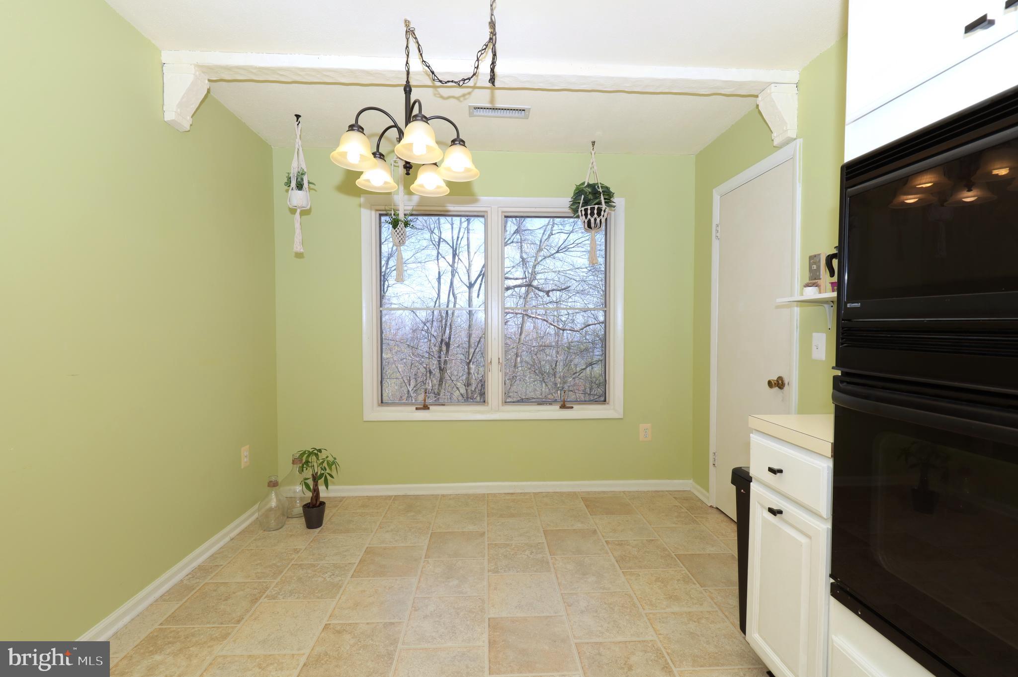 1903 Ridge Road Haymarket, VA 20169 - Photo 10 of 51 Eat in area of kitchen